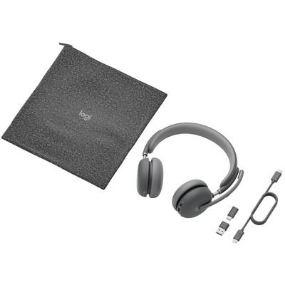 Sluchátka Logitech s nabíjecím kabelem, USB adaptérem a přenosným pouzdrem na bílém pozadí.