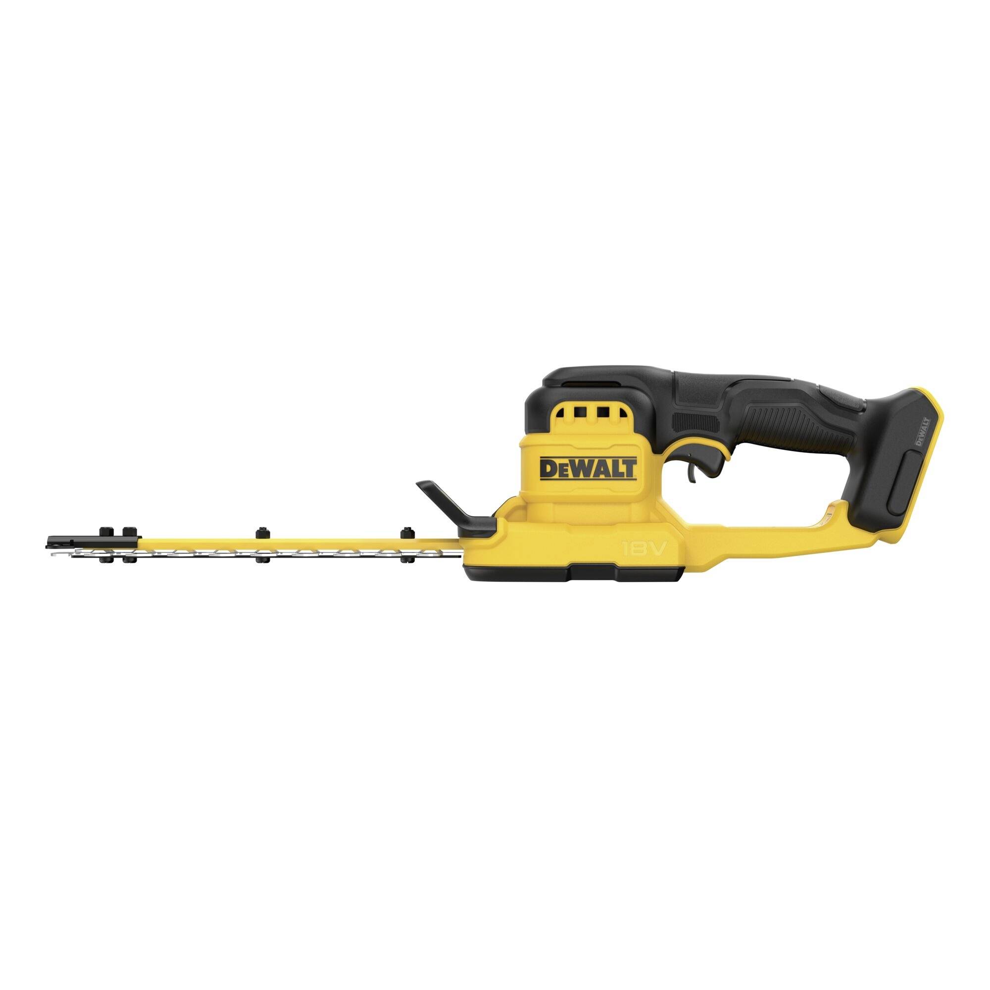 Žlutý a černý bezdrátový střihač plotů DeWalt 18V, pohled ze strany, ukazující rukojeť a čepel, vhodný pro údržbu zahrady.