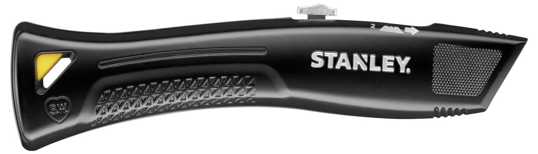 Detailní záběr na černou rukojeť univerzálního nože značky "STANLEY" s textúrovanou částí rukojeti, určenou pro řezací práce.
