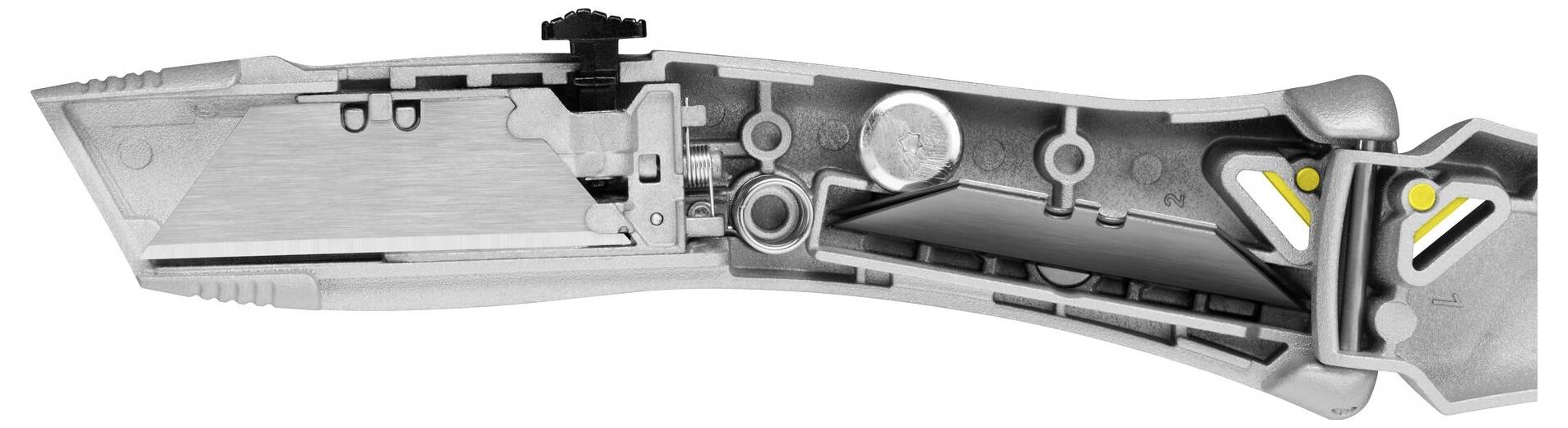 Řez bezpečnostním nožem zobrazující vnitřní součástky, včetně čepele, bezpečnostních mechanismů a ergonomického designu rukojeti.