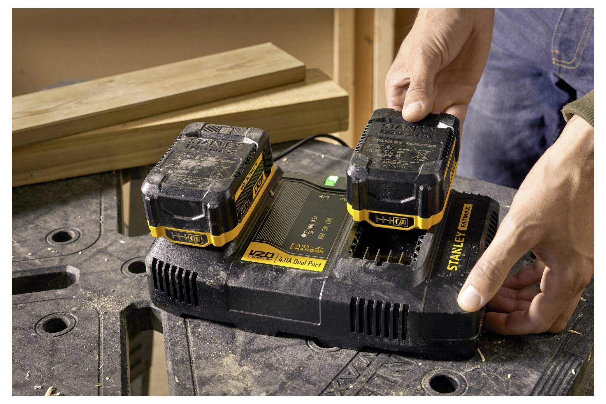 STANLEY V 20 nabíječka akupacků SFMCB24-QW-2