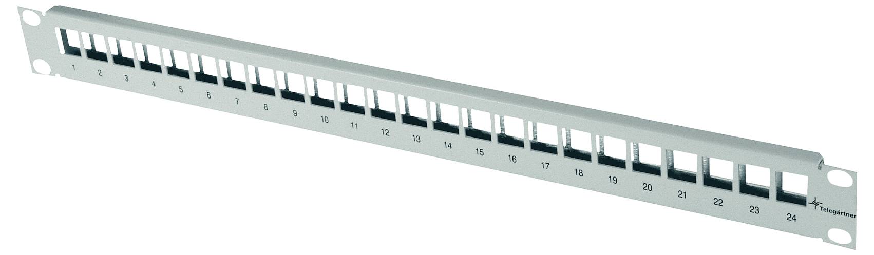 Stříbrný 24portový patčpanel pro montáž do racku s očíslovanými síťovými porty RJ45 pro ethernetové kabely.