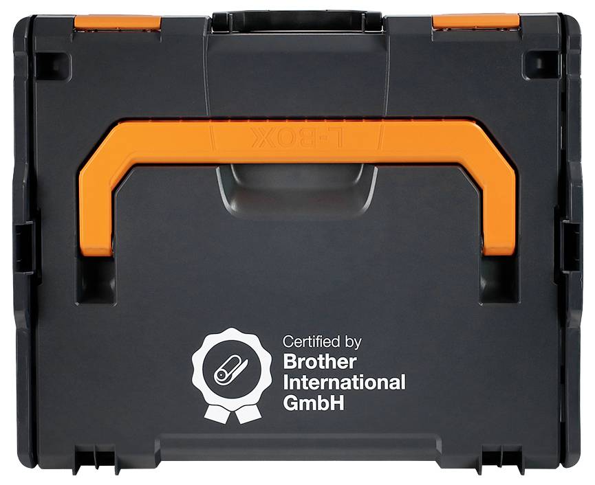 Černá a oranžová tvrdá přepravní brašna s rukojetí, označená „Certifikováno společností Brother International GmbH".