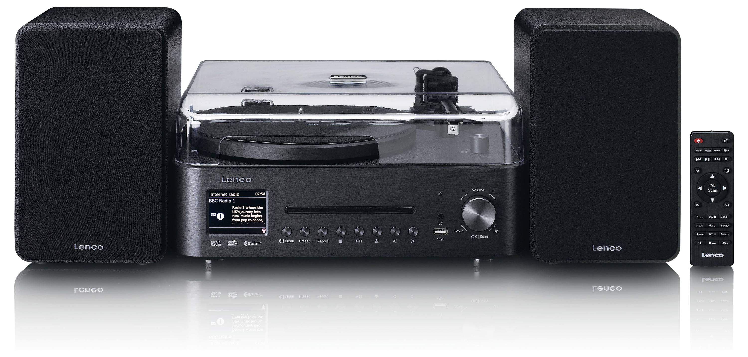 Stereofonní systém s deskou na vinyl, dvěma reproduktory a dálkovým ovládáním. Hlavní jednotka zobrazuje ovládací prvky a malou obrazovku s textem.