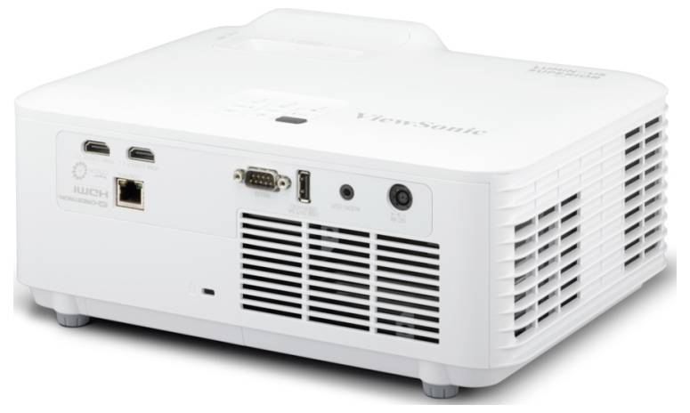 Bílý, obdélníkový projektor s několika porty včetně HDMI, USB a Ethernetu na boku, určený pro video prezentace.