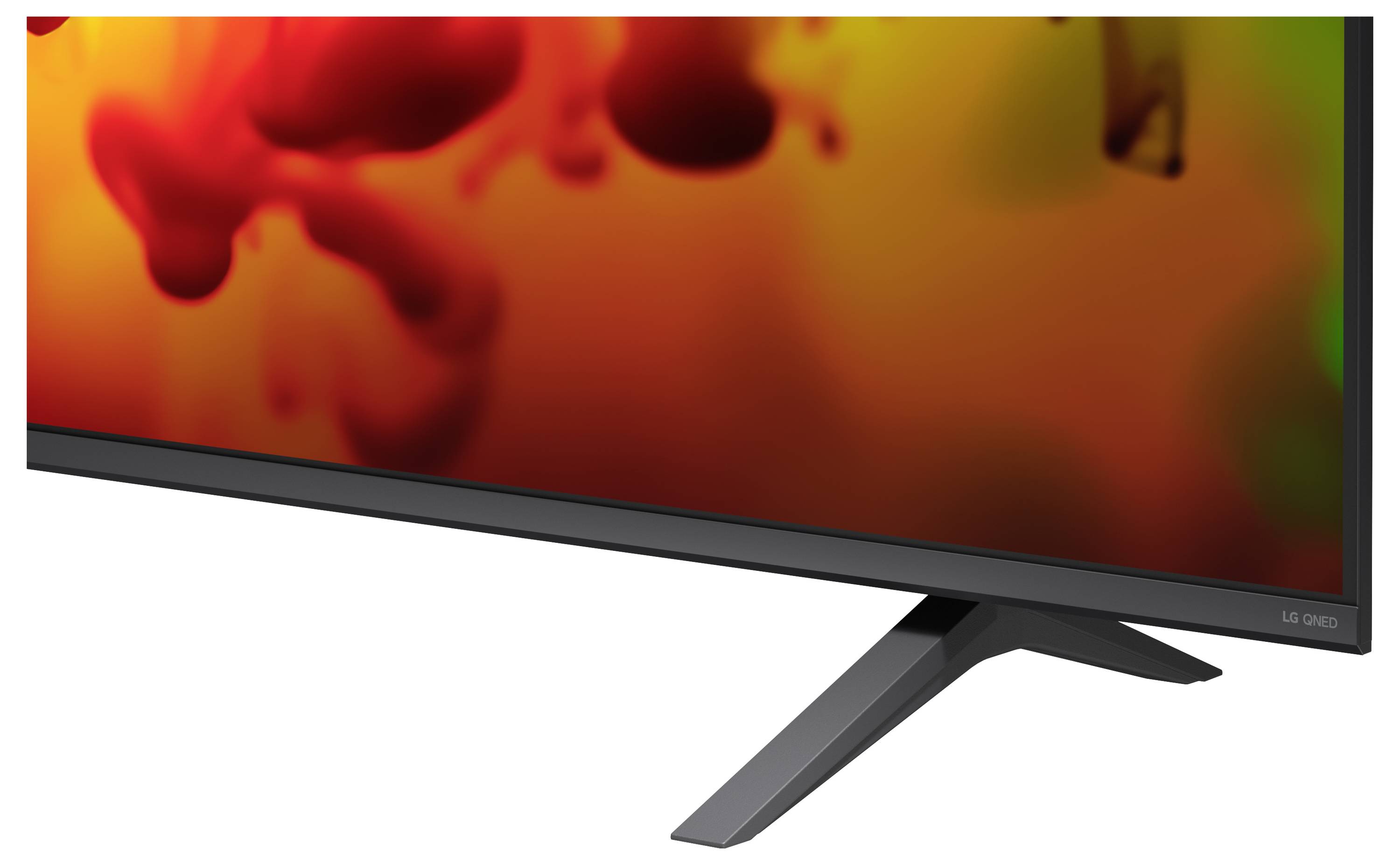 Plochá televize LG C1 OLED na stojanu, zobrazená z úhlu s živým červeno-oranžovým abstraktním obrázkem na obrazovce.