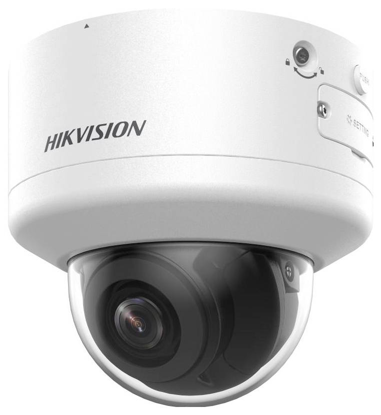 Bílá kupole bezpečnostní kamera Hikvision s viditelným objektivem a montážní konzolou na strop na jednolitém pozadí