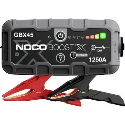 NOCO Boost X GBX45 přenosný spouštěč automobilu s tlačítkem napájení, kontrolkami úrovně baterie, 12V výstupem a připojenými červenými/černými svorkami.