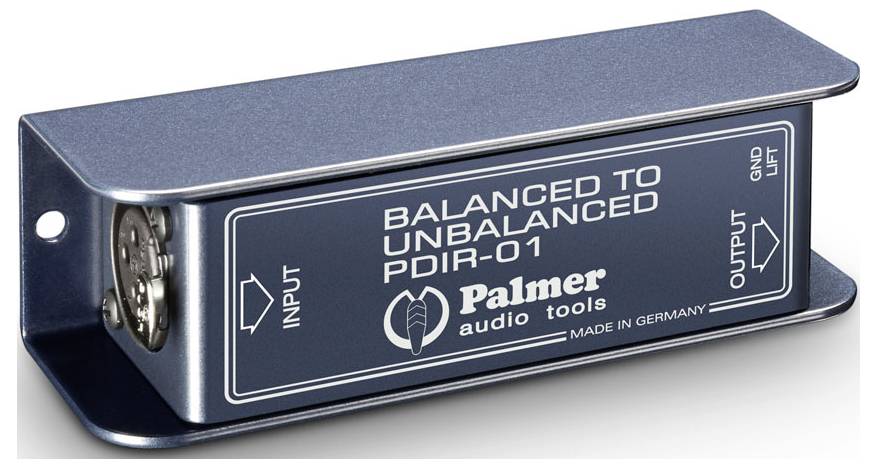 Modrý Palmer audio tools PDIR-01 pasivní přímý box se vstupními a výstupními zásuvkami, označený "Vyvážené na nevyvážené"