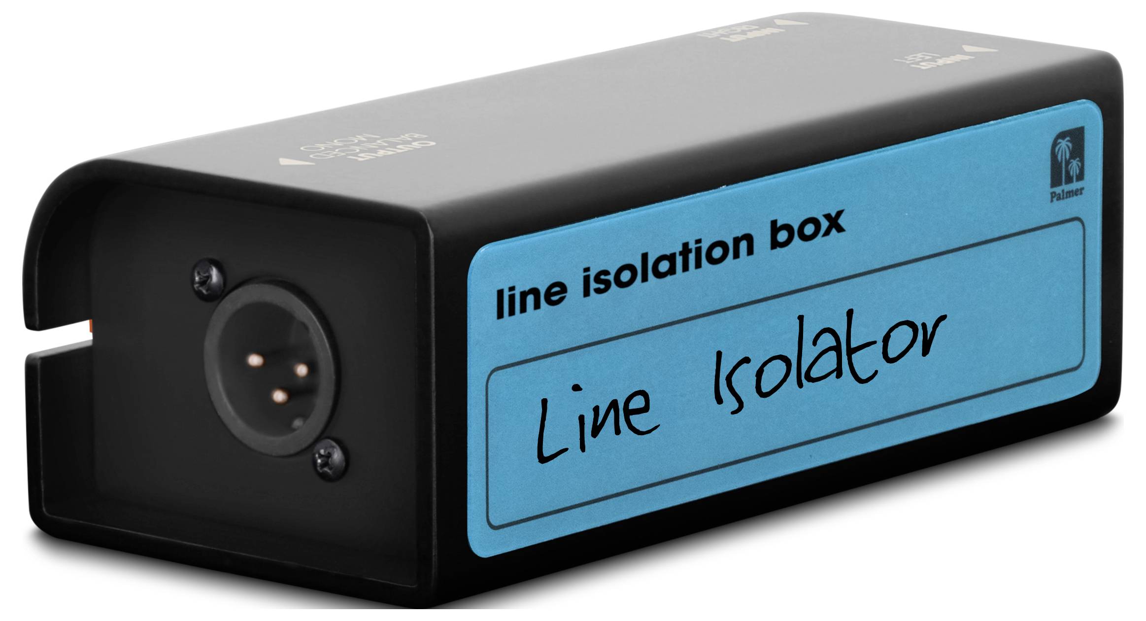 Černá skříň s izolací vedení s modrým štítkem s nápisem "line isolation box" a ručně psaným "Line Isolator", zobrazující audio konektor na přední straně.