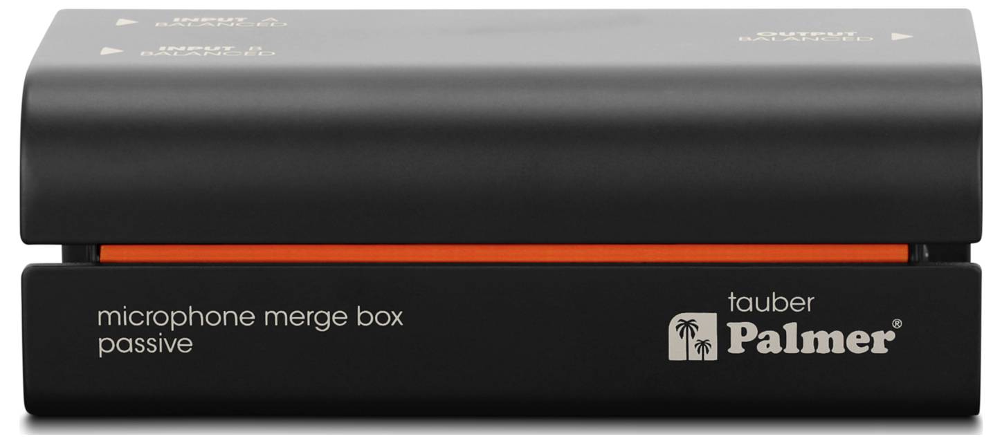 Černá pasivní audio skříňka Black Palmer "microphone merge box" s oranžovým proužkem, zobrazena v pohledu zepředu na bílém pozadí.