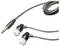 Černý audio kabel s 3,5mm konektorem a dvěma in-ear sluchátky, zobrazeny na bílém pozadí.
