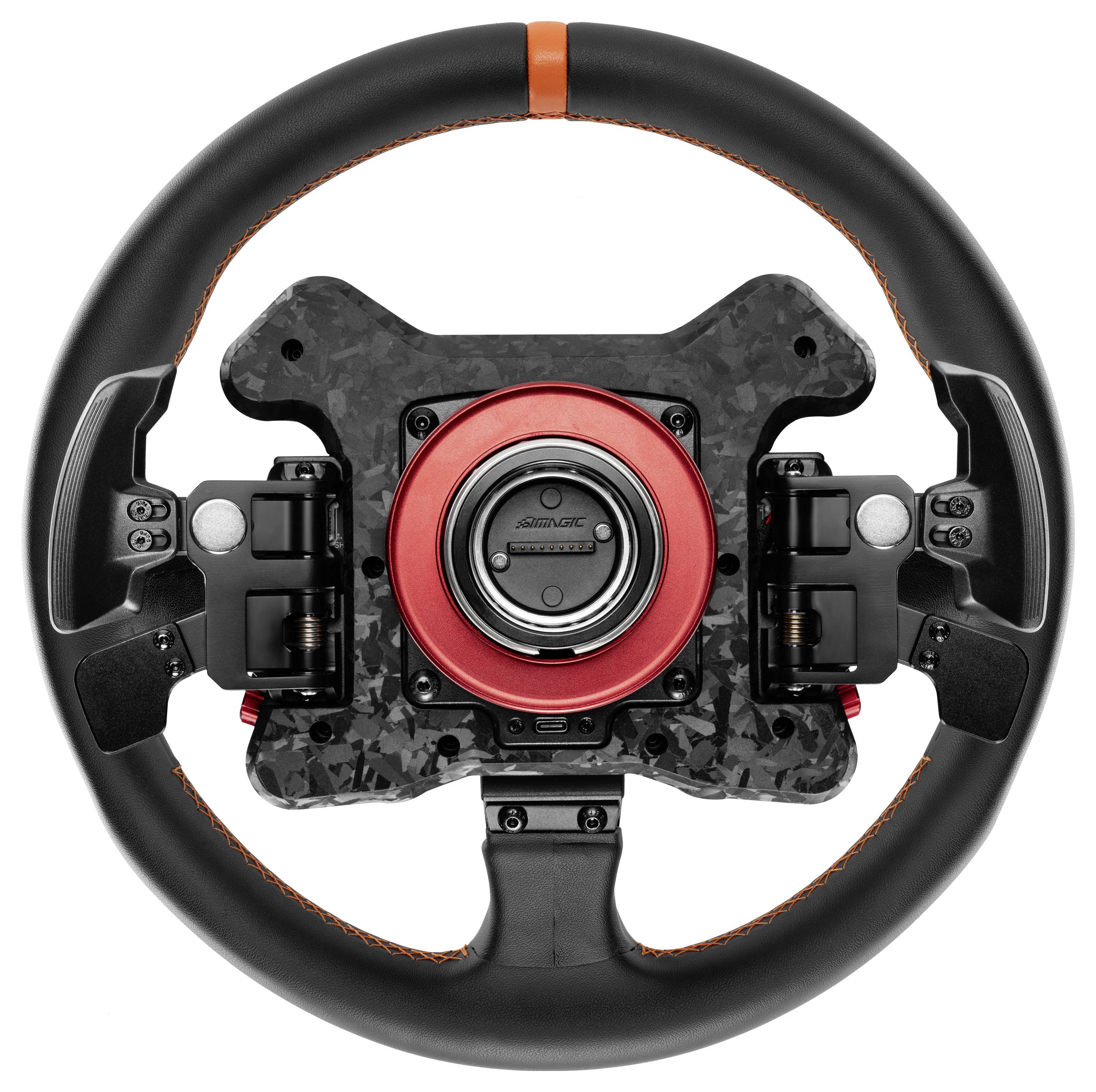 Přední pohled na závodní volant s černým gripem, červeným středovým prstencem a namontovanými paddle shiftery na bílém pozadí.
