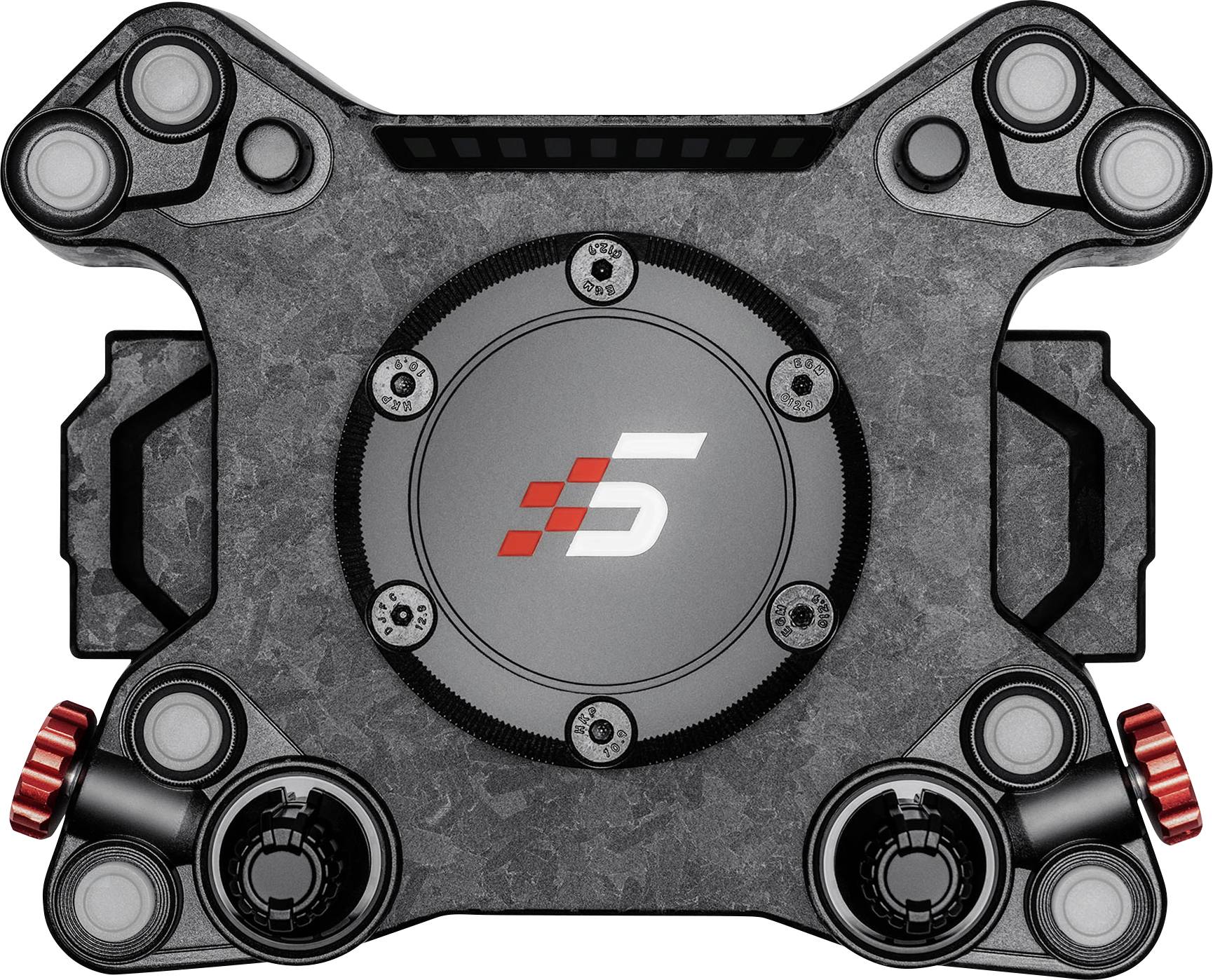 Pohled shora na šedé mechanické zařízení s centrálním kruhovým středem označeným logem "S", obklopeným čtyřmi rohovými upevněními a červenými bočními knoflíky.
