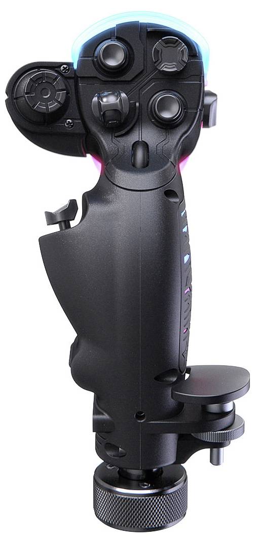 Detailní záběr na černý joystick v letadlovém stylu s více tlačítky pro palec a spouští, zobrazený na bílém pozadí.