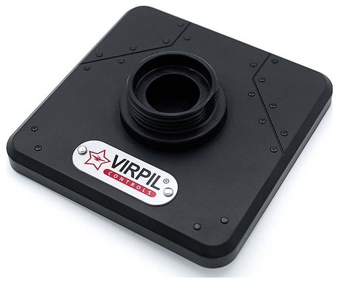 Černá čtvercová základna joysticku VPC Virpil Controls se středovým závitovým upevněním na bílém pozadí.