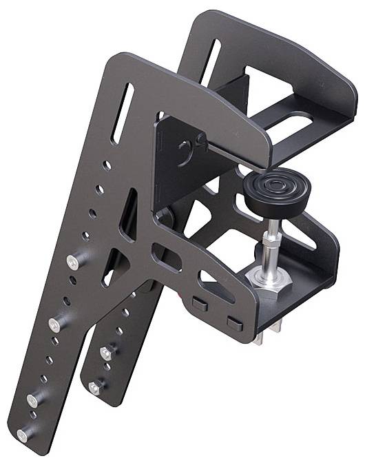 Nastavitelná kovová montážní konzola s více otvory pro šrouby, drážkami a válečkovým mechanismem, zobrazená na bílém pozadí.