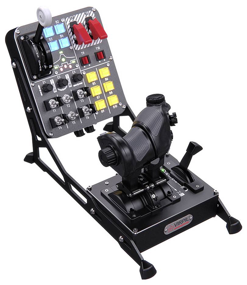 Joystick letového simulátoru a ovládací panel připevněné na černém stojanu s tlačítky, přepínači a regulátory plynů.