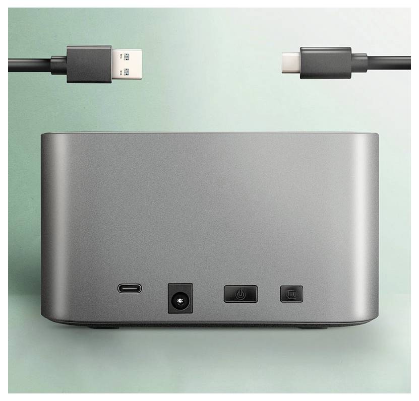 Stříbrná dokovací stanice s kabely USB-C a USB-A zobrazená výše, s předními porty a tlačítkem napájení na mintovém pozadí.