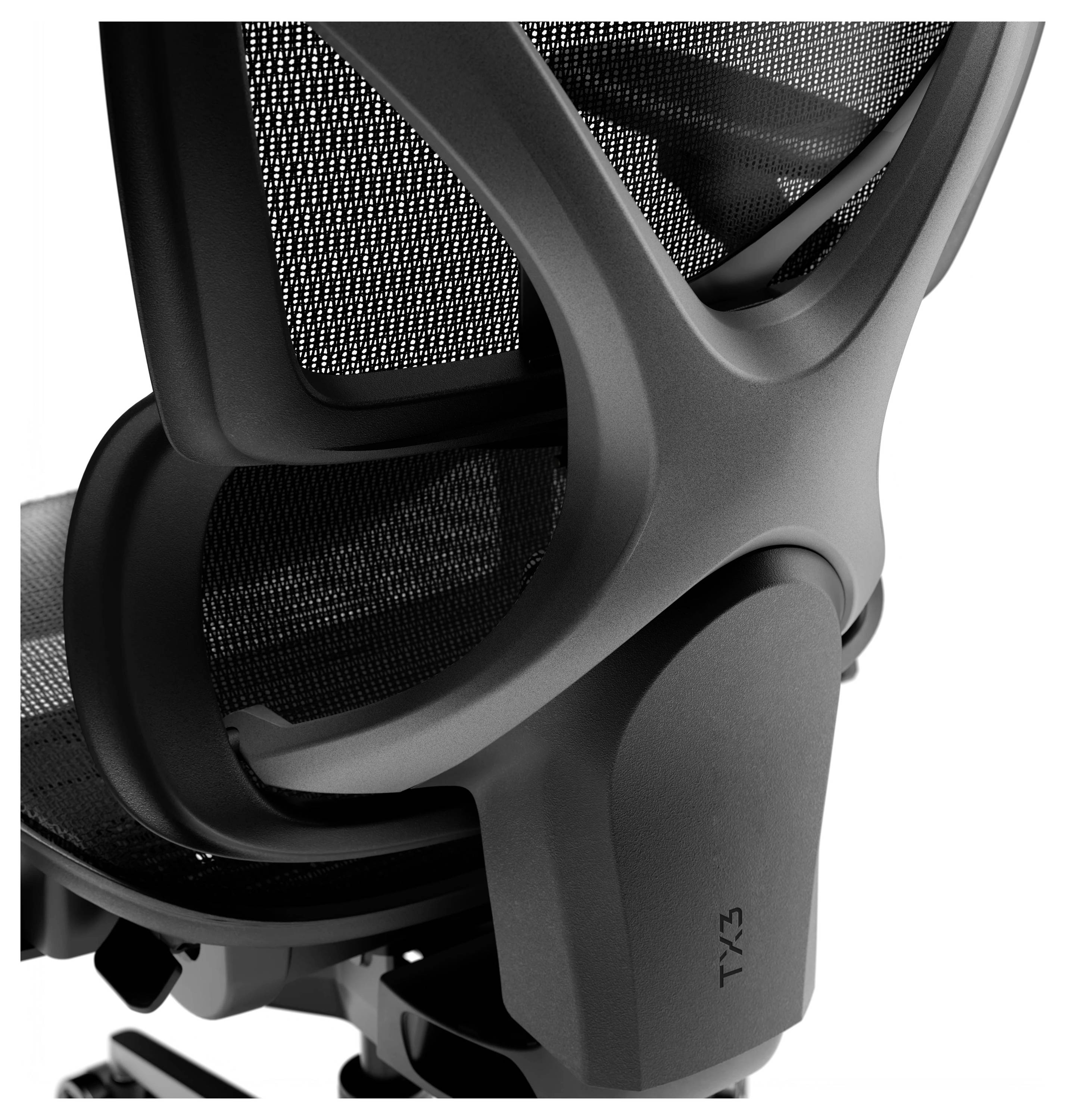 Detailní záběr na opěrák černé ergonomické kancelářské židle s mesh podporou a tvářeným rámem, zobrazující štítek TY-3 na bílém pozadí.