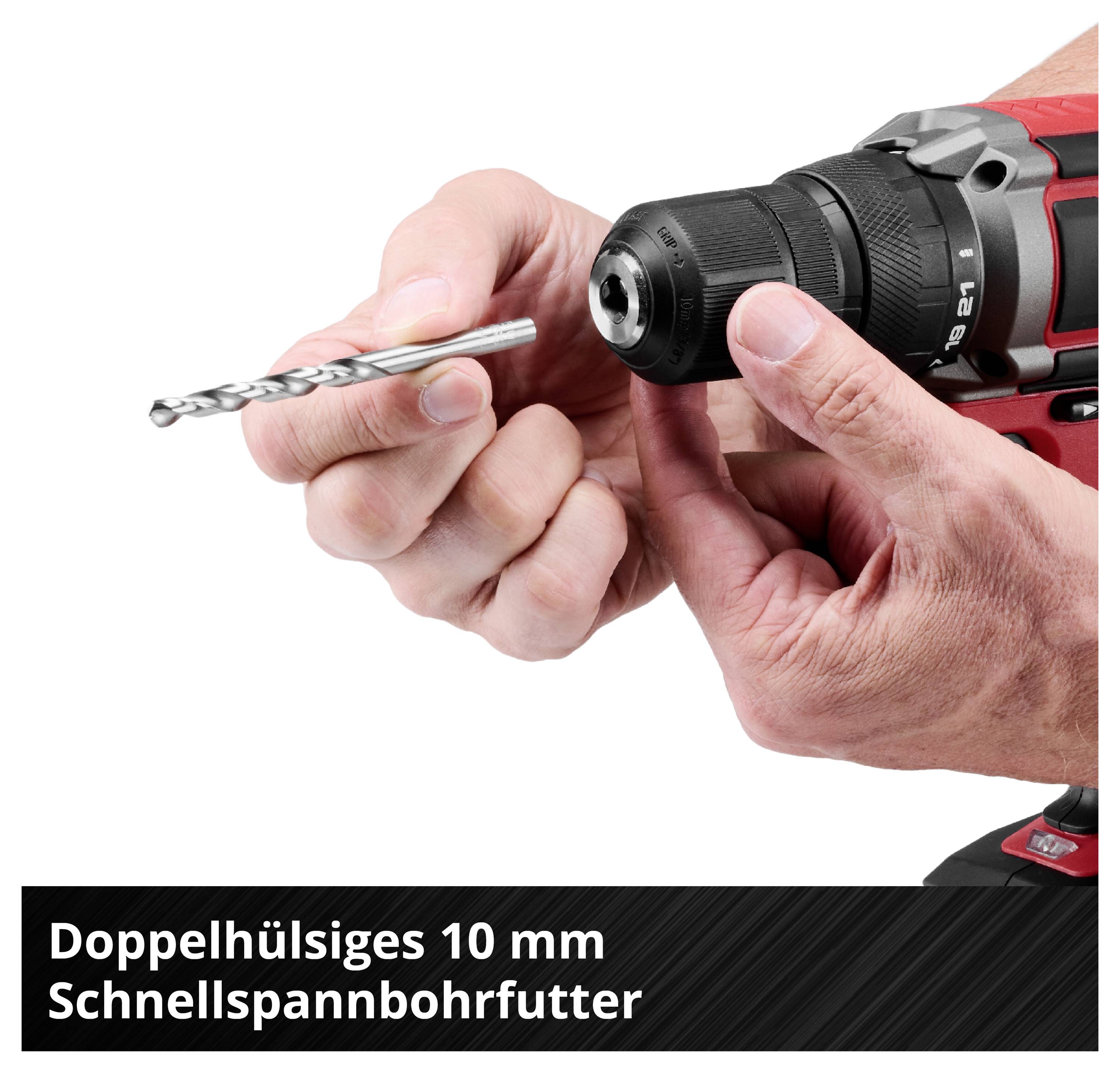 Ruce zasunují vrták do bezklíčového rychloupínacího sklíčidla akumulátorového vrtáku; dole je napsáno „Dvoustupňové 10 mm bezklíčové rychloupínací sklíčidlo".