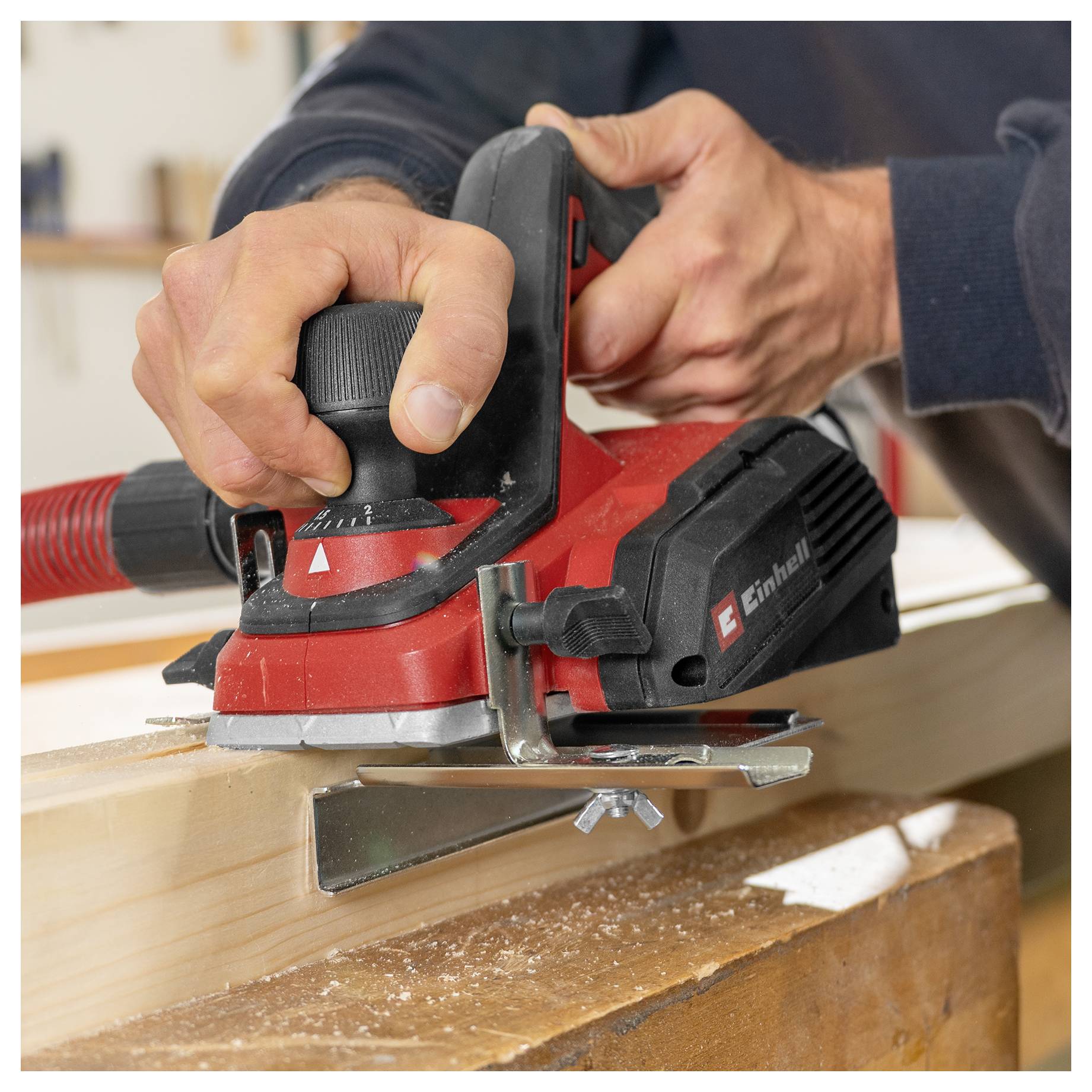 Einhell TC-PL 800 elektrický hoblík vč. paralelního dorazu Šířka hoblování: 82 mm 800 W Hloubka drážky: 10 mm-6