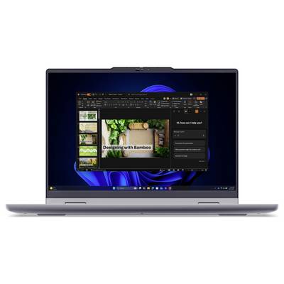 Laptop zobrazuje editor prezentací se snímkem s názvem "Navrhování s bambusem" a postranním panelem nápovědy AI na pravé straně.