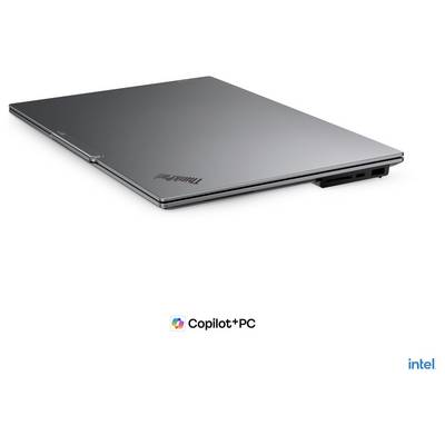 Stříbrný laptop Lenovo ThinkPad zobrazený zavřený na bílém pozadí s označením "Copilot+PC" a značkou Intel níže.