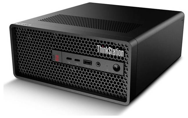Černá počítačová věž Lenovo ThinkStation zobrazená v tříčtvrtinném pohledu s přední ventilační mřížkou a porty USB, audio a tlačítkem napájení.
