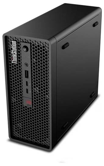 Černá stolní pracovní stanice ThinkStation s perforovaným předním panelem a předními porty zobrazená na bílém pozadí.