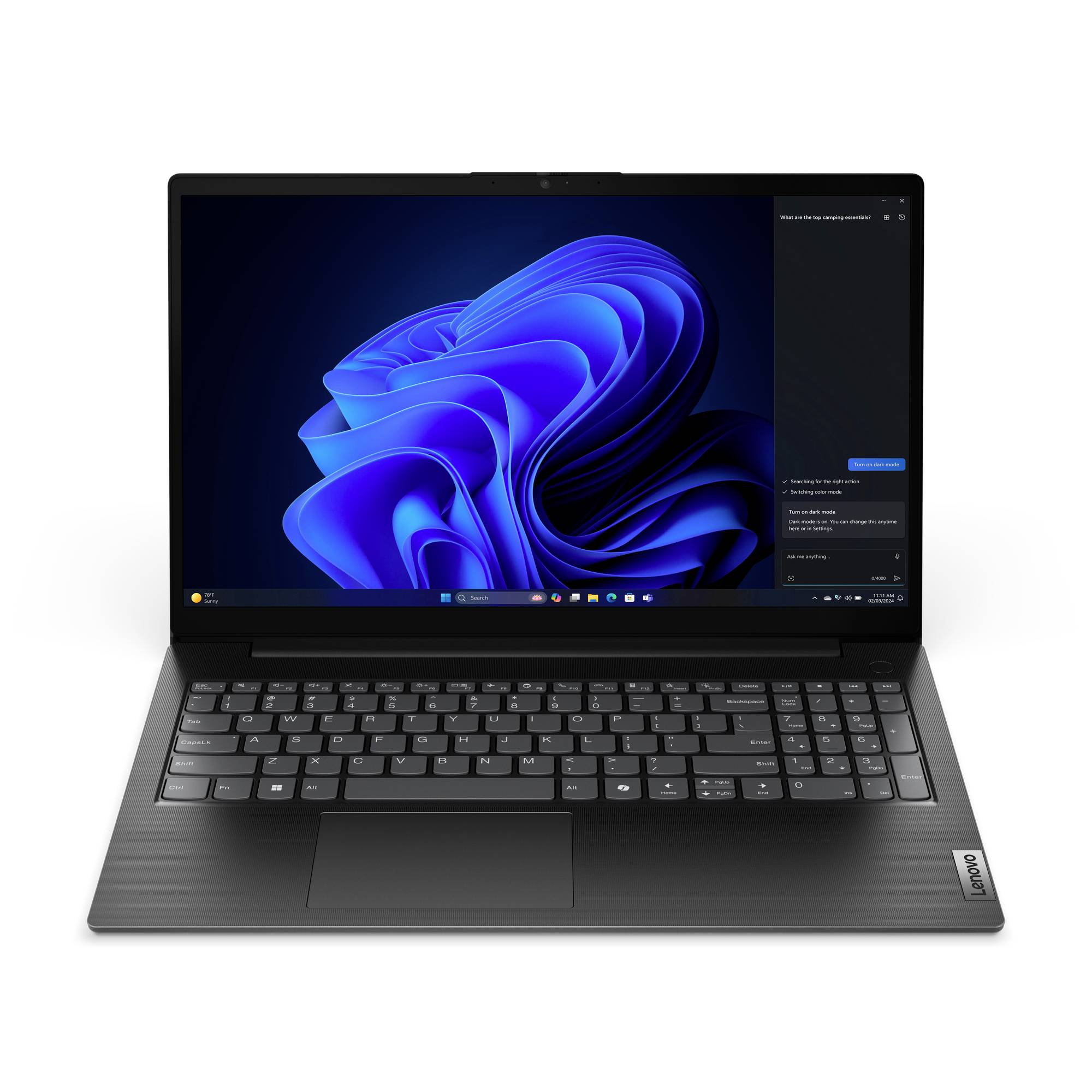 Černý laptop Lenovo otevřený v systému Windows 11 s modrou abstraktní výchozí tapetou a klávesnicí na prostém bílém pozadí.