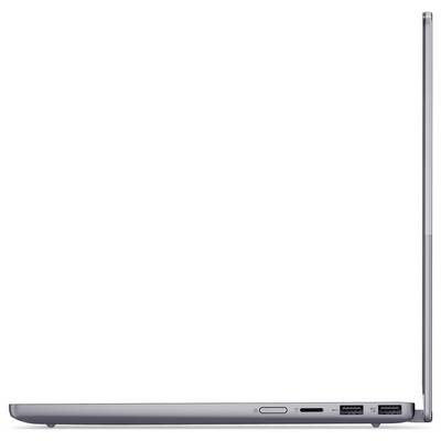 Boční pohled na zavřený stříbrný notebook s viditelným štíhlým profilem a zadním pantem s viditelnými bočními porty.