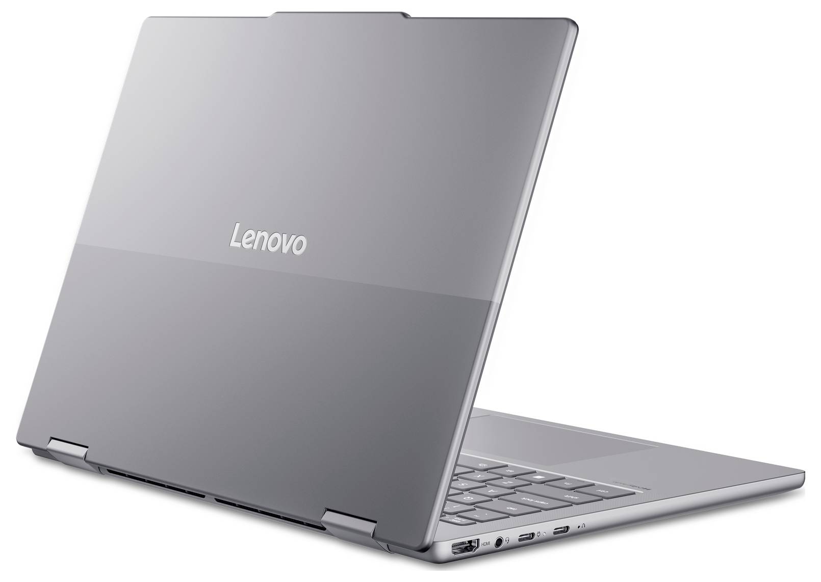 Zavřený laptop Lenovo zobrazený z pohledu zezadu-zleva, stříbrošedý s částečně viditelnou klávesnicí a porty podél levého okraje.