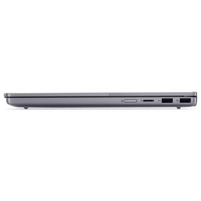 Boční pohled na levou hranu přenosného počítače ukazující nabíjecí port, audio jack a dva porty USB.