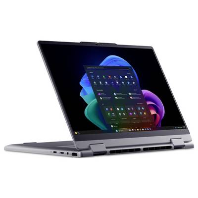 Stříbrný 2v1 laptop v režimu stanu zobrazující na obrazovce plochu systému Windows 11.