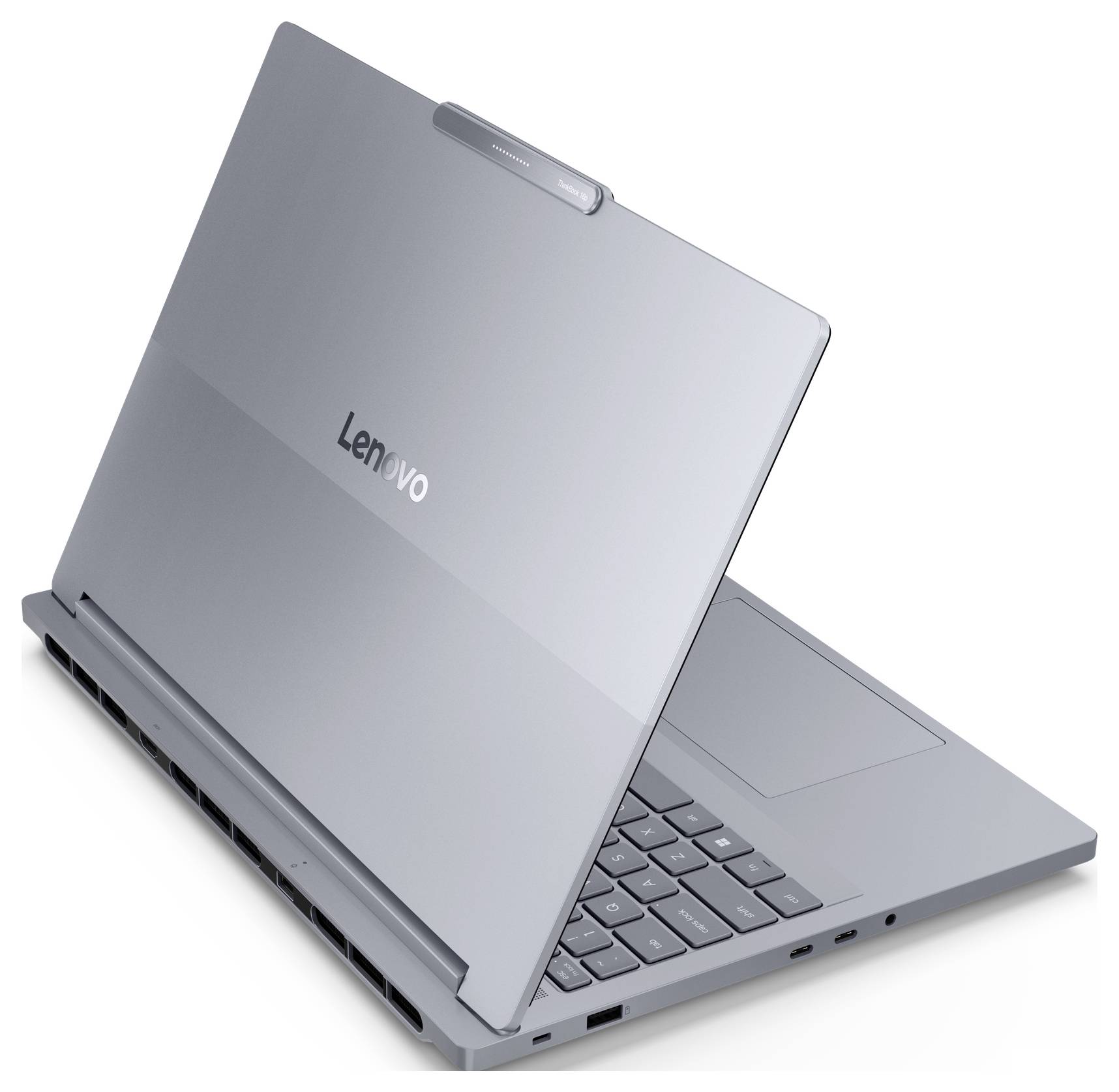 Stříbrný přenosný počítač Lenovo částečně otevřený v zadním třičtvrtečním pohledu, ukazující klávesnici a touchpad.