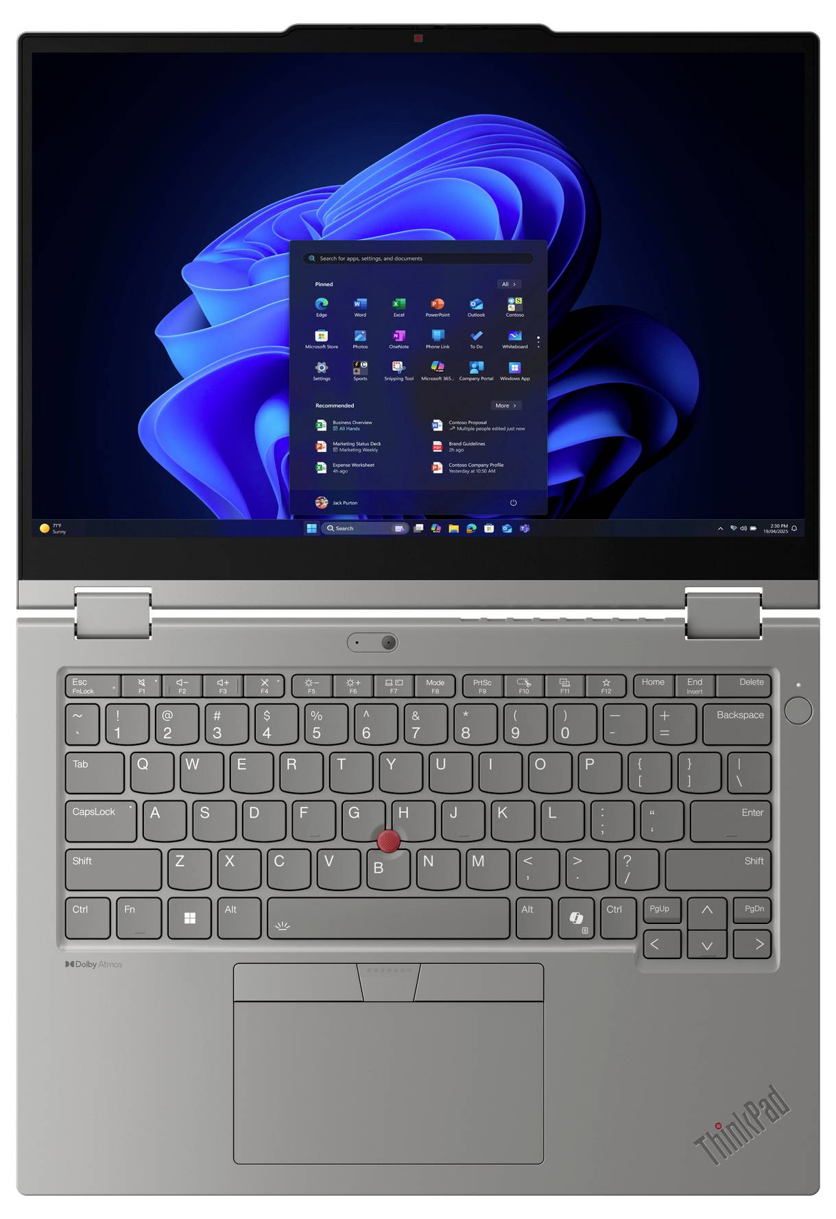 Otevřený notebook zobrazující plochu Windows 11 a nabídku Start na obrazovce, s viditelnou klávesnicí a velkým touchpadem.