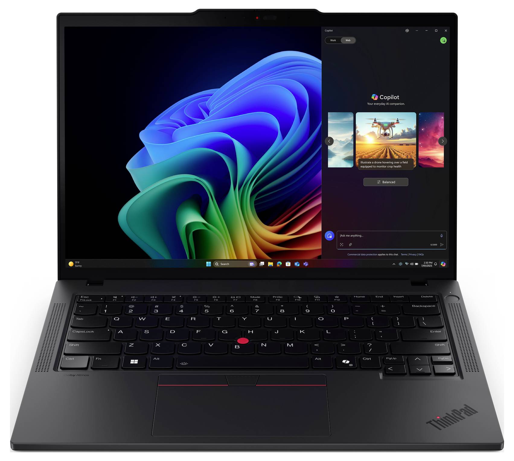 Černý notebook Lenovo ThinkPad zobrazující Windows 11 s barevnou abstraktní tapetou a postranním panelem Copilota na pravé straně obrazovky.