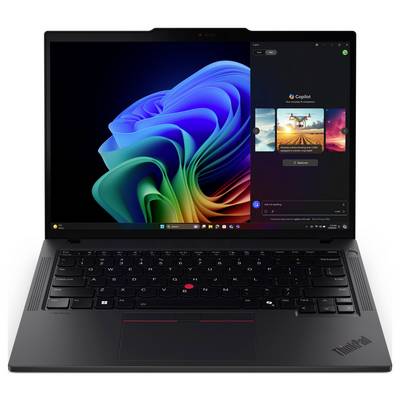 Černý notebook Lenovo ThinkPad zobrazující Windows 11 s barevnou abstraktní tapetou a postranním panelem Copilota na pravé straně obrazovky.
