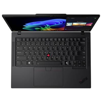 Pohled shora na černý notebook ThinkPad s otevřenou obrazovkou, klávesnicí, červeným TrackPointem a velkým touchpadem.