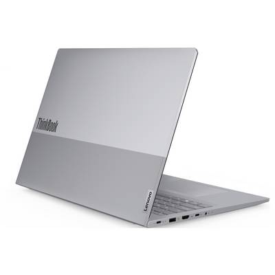 Stříbrný laptop Lenovo ThinkBook částečně otevřený vzadu, s viditelnými logy ThinkBook a Lenovo.