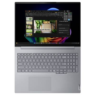 Zavřený stříbrný laptop Lenovo ThinkPad pohled z vrchu, zobrazující logo ThinkPadu a zadní panel ventilace.