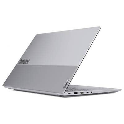 Stříbrný notebook Lenovo ThinkBook částečně otevřený na bílém pozadí, ukazující boční porty a klávesnicovou část.