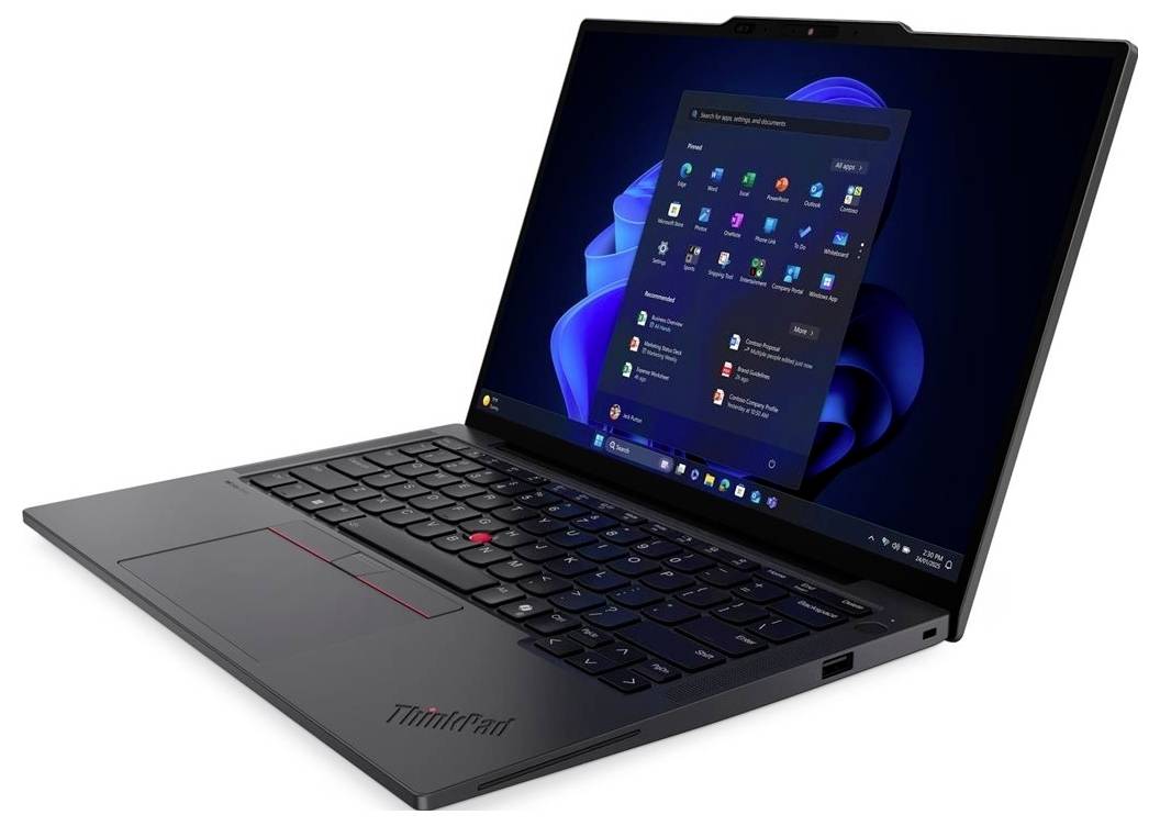 Přenosný počítač Lenovo ThinkPad otevřený v úhlu, zobrazující na obrazovce plochu Windows 11 a nabídku Start.