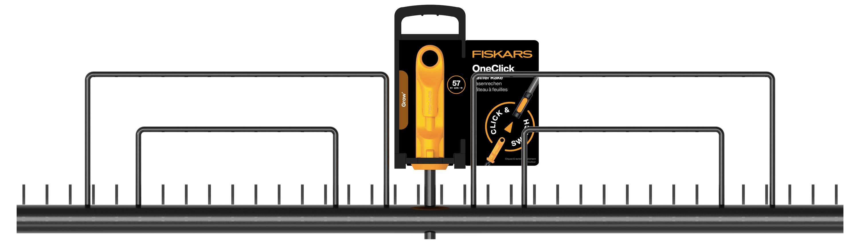 Brousek Fiskars OneClick umístěný uprostřed podložky podobné pravítku, zobrazující řízenný systém broušení s nastavitelnými značkami úhlu.