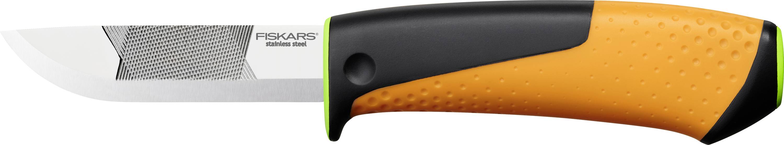 Detailní záběr kuchyňského nože Fiskars se stříbrnou čepelí a oranžově-černou rukojetí.
