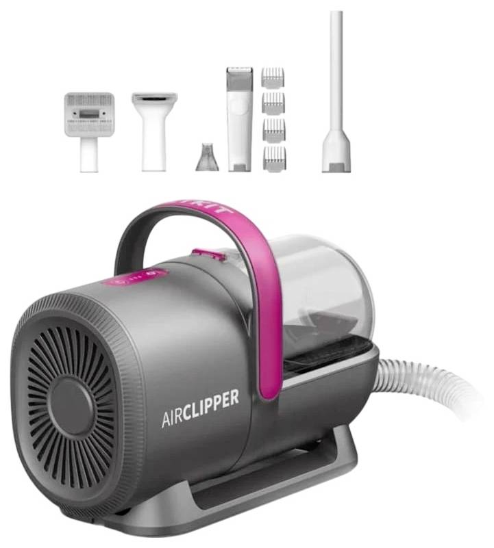 Přenosný vakuum na péči o domácí zvířata značky AIRCLIPPER s růžovou rukojetí, hadicí a několika vyměnitelnými příslušenstvím pro péči o srst zobrazeným výše.