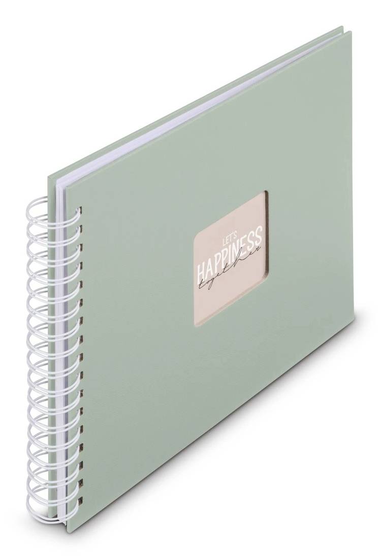 Notebook ze světle zelené barvy s vázáním ve spirálovém systému a malým růžovým štítkem na přední straně s nápisem 'LET'S HAPPINESS'.