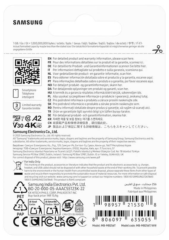 Obal produktu Samsung s QR kódem, vícejazyčný text záruky, symboly recyklace a čárové kódy; zahrnuje ikonu fotoaparátu a informace o modelu.