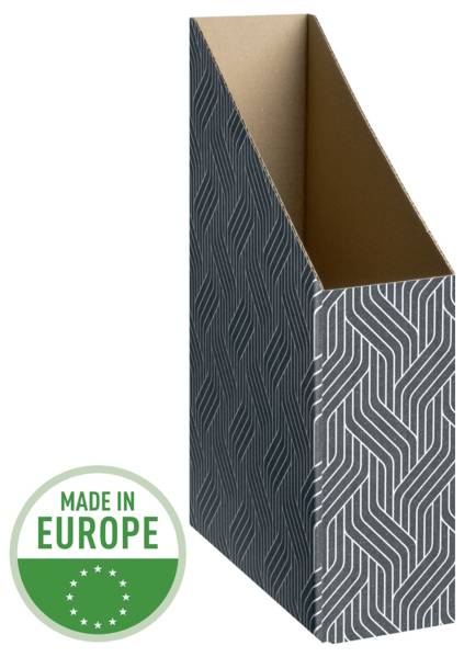 Kartónový zásobník na časopisy se vzorem a nálepkou "Vyrobeno v Evropě"